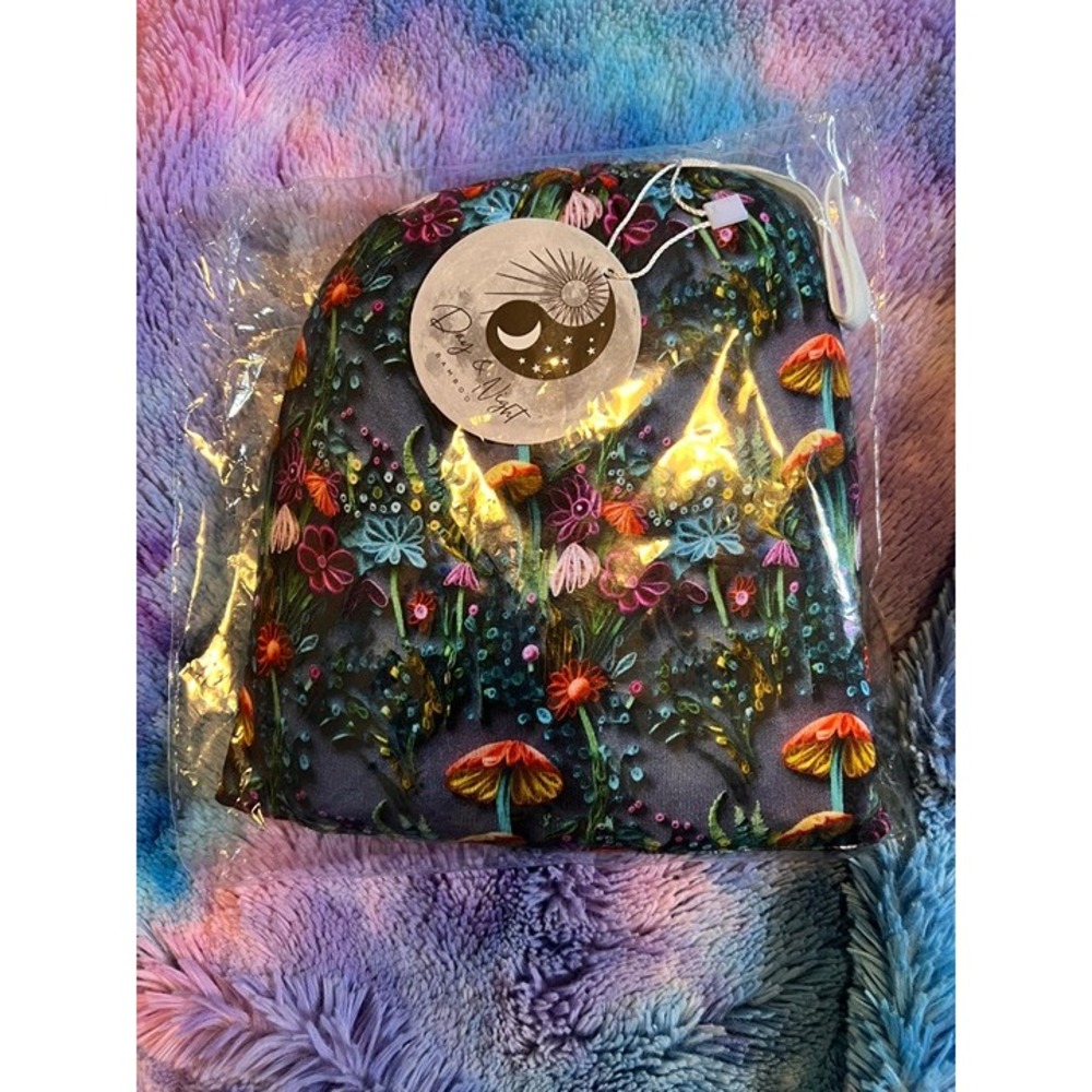 V77. Day & Night‎ 3D mushroom standard crib sheet NIB
